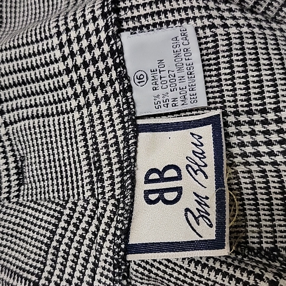 Vintage | Bill Blass | Plaid High Rise Belted Bermuda Shorts - Picture 8 of 15